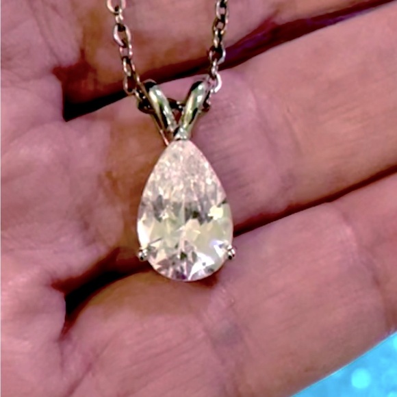 Jewelry - 🎁Elegant Silver CZ Pear-cut/Teardrop Necklace.🎁